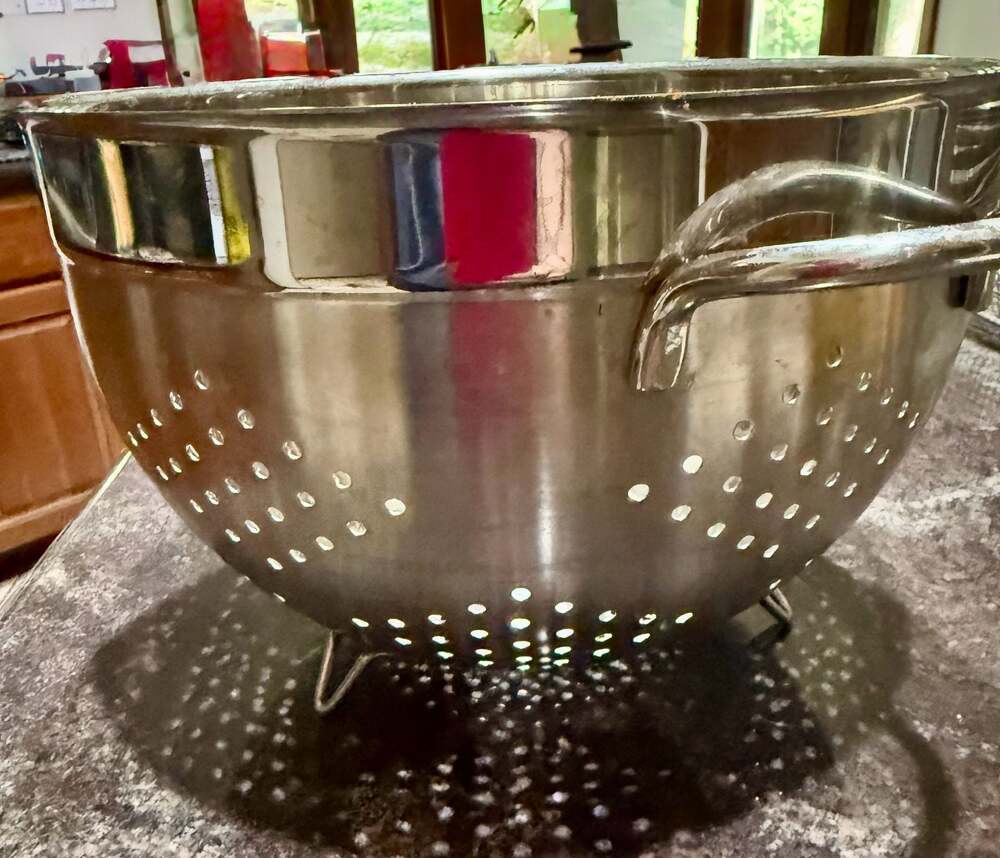 7-Quart Stainless Steel Colander with Loop Handles and Wire Feet
